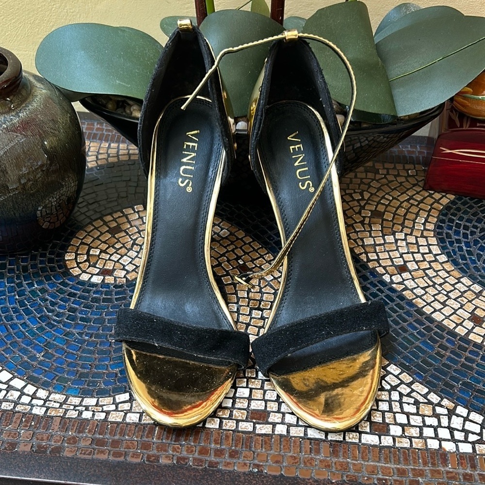 Venus Black and Gold Women's Strappy  Velvety Stiletto Open Toe Heels Size 9